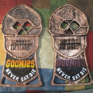 Custom Deluxe Special Edition 1632 Skull Key Goonies Never Say Die Wall hanger plaque sign