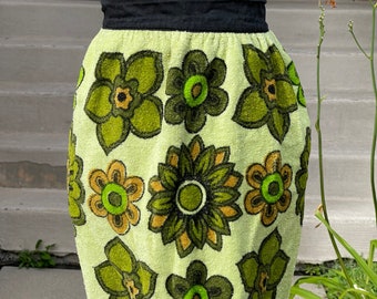 Vintage 70s Green Floral Terry Cloth  Tie Waist Apron / Utility Apron / Pretty Sexy Apron / Old Fashioned Apron