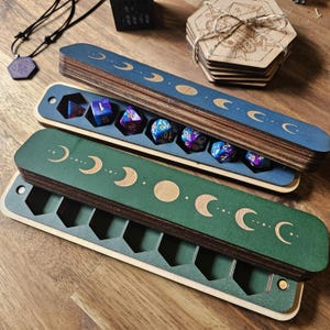 Boîte à dés Phases de lune // Porte-dés magnétique gravé