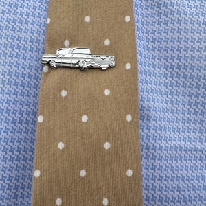 Fermacravatta vintage da uomo, fermacravatta a forma di auto antica, fermacravatta con fermacravatta, regalo di nozze per lui, data del ballo di fine anno, laurea per papà, regalo aziendale unico