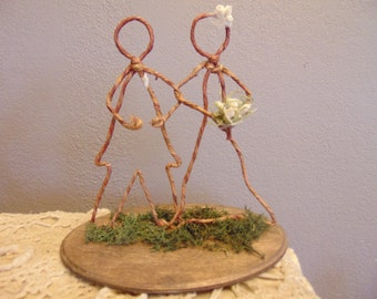 Wire wedding couple cake topper ~ Unique Cake Topper ~ Rustic Wedding ~ Handmade ~ Twine Cake Topper ~ Outdoor Wedding ~ Natural ~ Custom