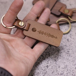 Music-inspired Spotify Keychain - Personalized & Engraved Scannable Spotify Code - Perfect Gift for Men or Women