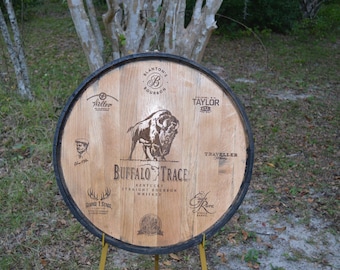 Tapa/cabezal de barril de whisky bourbon Buffalo Trace con anillo metálico y extremos de duelas.
