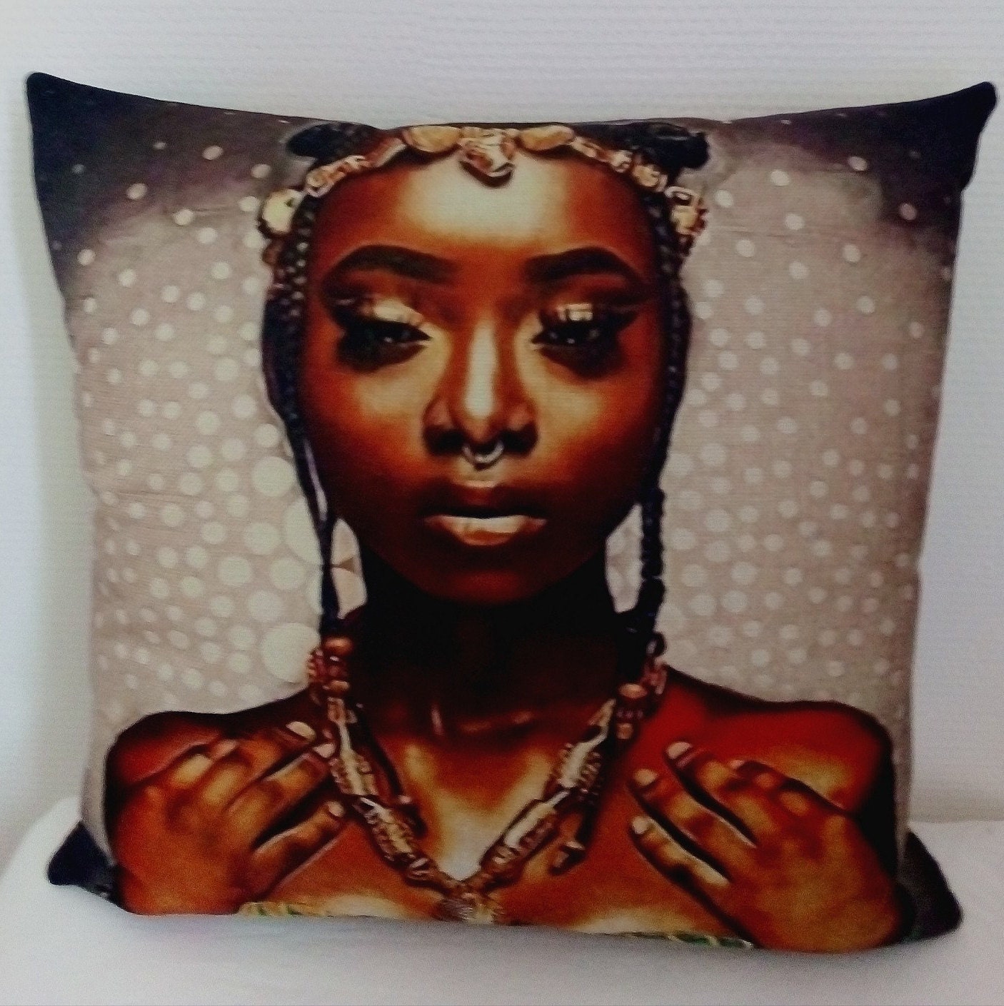 Coussin Fille Aux Bijoux