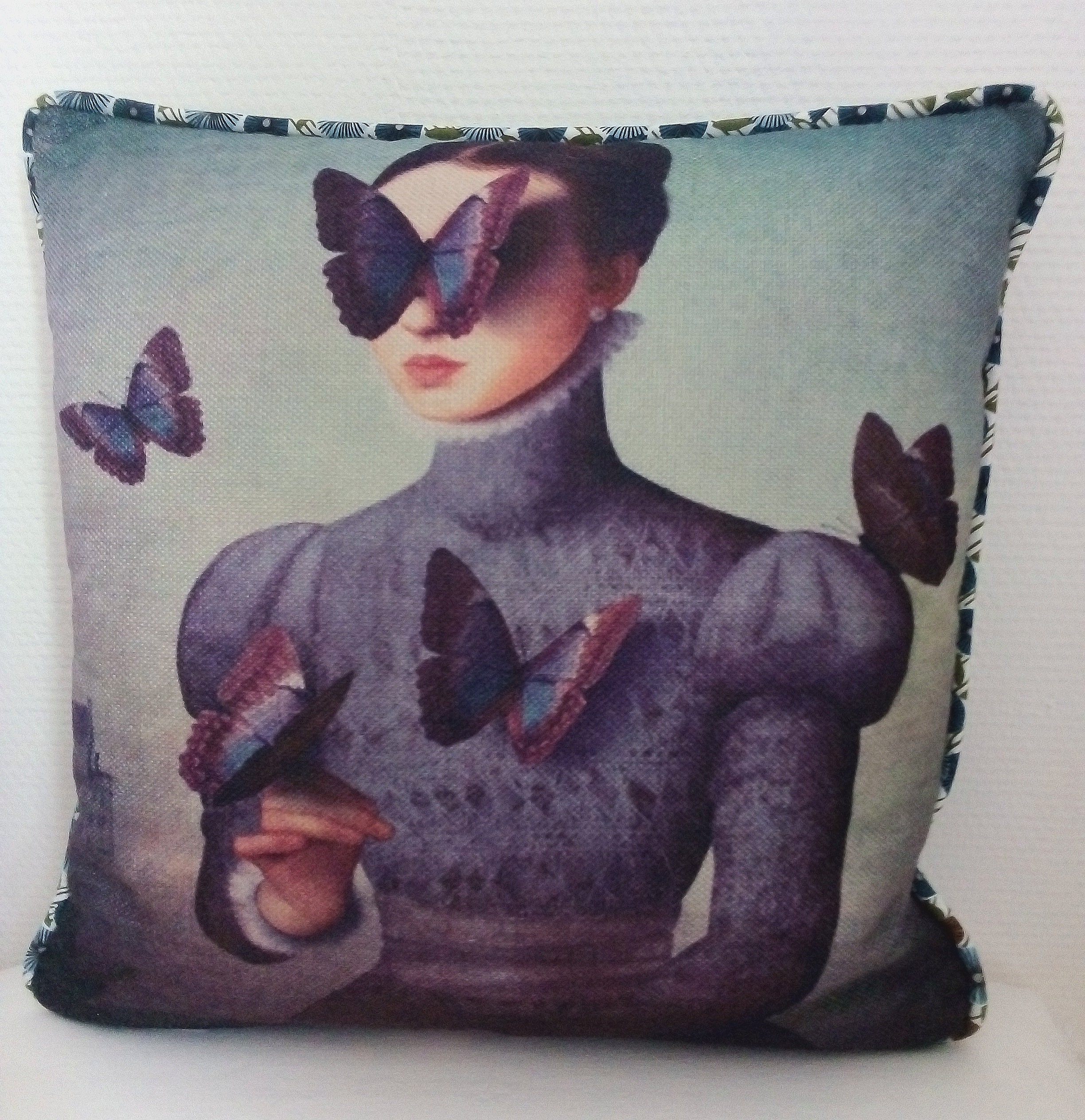 Coussin La Fille Aux Papillons