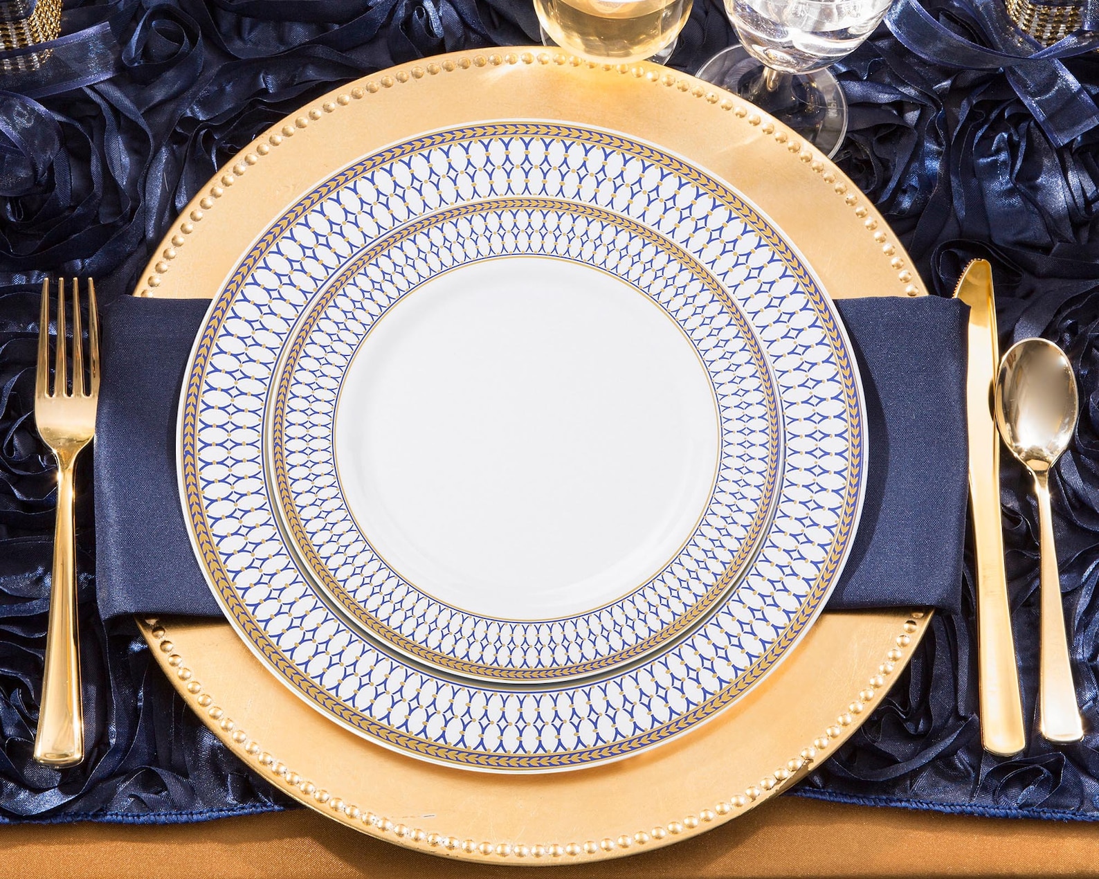 Elegant Disposable Plastic Plates, White Dinner Plates, Salad Plates
