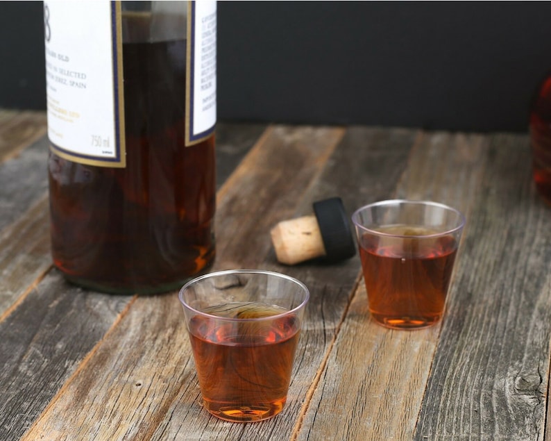 Small Round or Square Glasses Clear Plastic Shot Glasses Wine Tasting Cups Party Supply Mini Shot Cups Disposable Plastic Wine Glasses