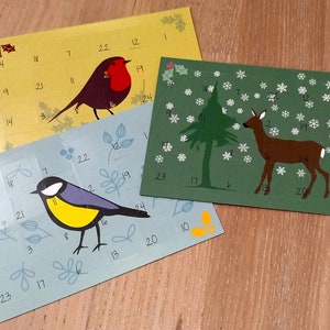 Set di cartoline del calendario dell'Avvento con pettirosso, cervo e cinciallegra