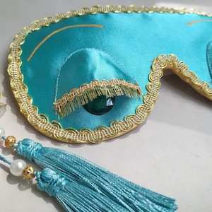 Antifaz para dormir con pendientes o tapones para los oídos de Holly Golightly de Desayuno con diamantes para fiestas de pijamas. Big little Lies de Audrey Hepburn.