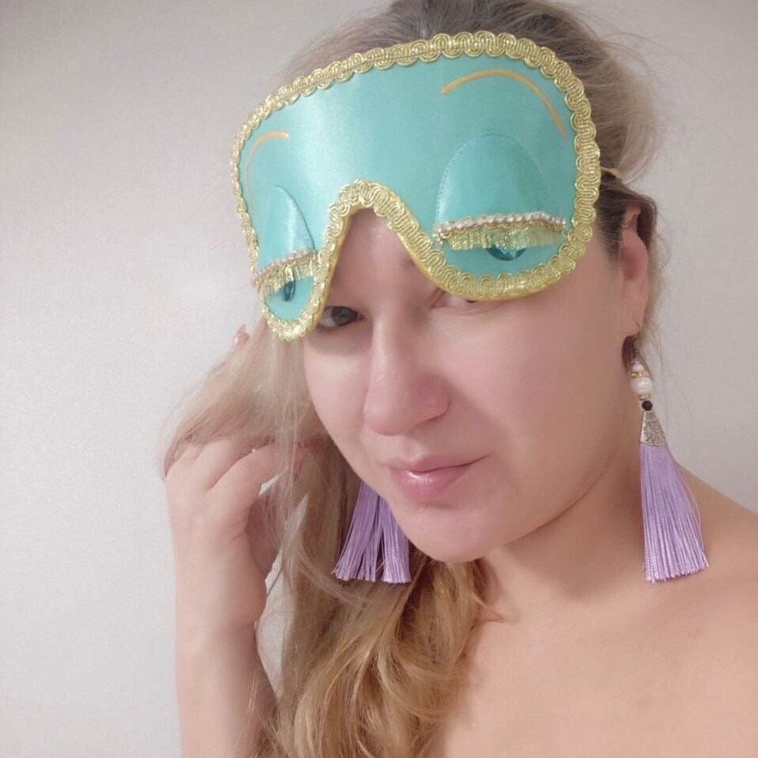 Breakfast at Tiffanys Eyelashes Sleep Mask With Crystals & Tassel