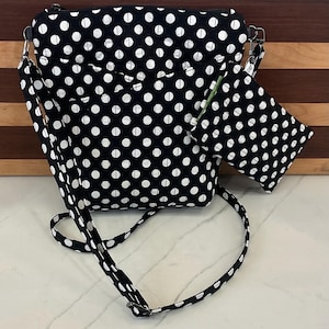 SET: Monedero de bolsillo con doble cruz de Steph con correa ajustable y estuche para gafas acolchado a juego