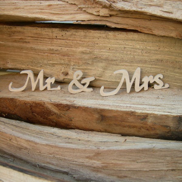 Holzbuchstaben Namenszug zum Aufstellen Mr & Mrs Hochzeit