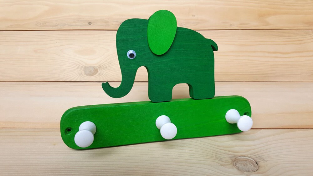 Olifant in hout staand : Olifant in hout staand 10045