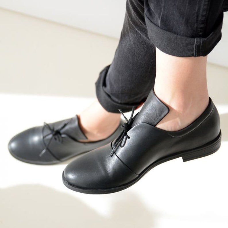 Black oxford shoes    Women oxfords flats    Office shoes   Minimalist shoes    Laced oxford shoes   Formal everyday shoes