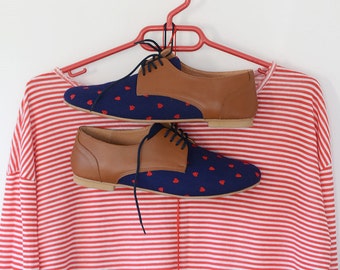 Chaussures Oxford femmes Lace up oxfords Oxfords en cuir marron Chaussures plates en tissu unique bleu Cadeau d’anniversaire Chaussures multicolores