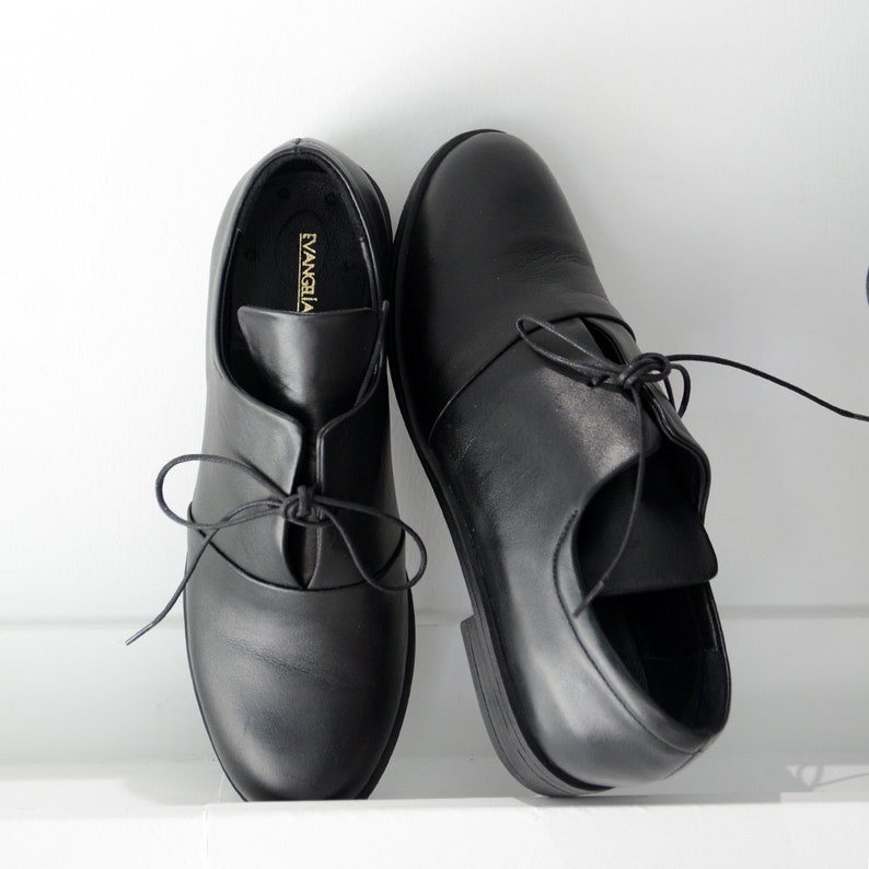 Black oxford shoes    Women oxfords flats    Office shoes   Minimalist shoes    Laced oxford shoes   Formal everyday shoes