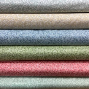 Colección Tilda Songbird Lila: Tela floral de algodón para colchas y bolsos