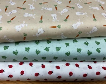 Katoenstof met fijne dierenprint: konijnen, kikkers, lieveheersbeestjes