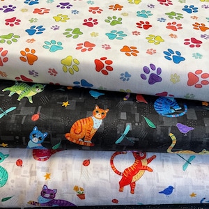 Färgglada katter och tassavtryck 100 % bomullstyg, quiltning, lapptäcke