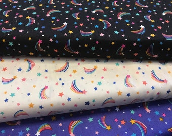 SALDI!! Tessuto 100% cotone con stelle cadenti arcobaleno di Lewis and Irene. Adatto per patchwork, quilting, sartoria, borse, ecc.