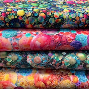 以下が含まれることがあります： つや消し仕上げの、斑点模様のセラミックマグカップ3個セット。マグカップはクリーム色、ライトグレー、ダークグレーの3色。各マグカップはシンプルでミニマリストなデザインです。