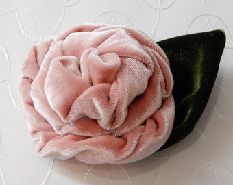 Broche fleur en velours rose Broche rose Accessoires faits main femme Cadeaux pour elle