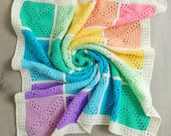 Handgemaakte gehaakte pastelkleurige babydeken voor kinderkamerinrichting