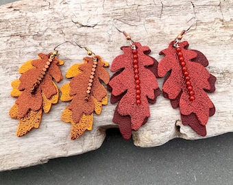 Boucle d'oreille en cuir métallisé Feuilles d'automne Couleurs d'automne Pierres précieuses accent Inspiré de la nature Druide Wicca