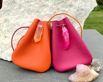 Leder Medizin Tasche Medizin Beutel Amulett Kristall Tasche Schamane Tasche Halskette Beutel Zeremonie Altar Festival Tragen Geschenk für Sie Healing Crystal
