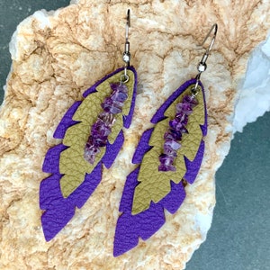 Boucles d&#39;oreilles plumes en cuir, pépites de pierres précieuses d&#39;améthyste, boucles d&#39;oreilles feuille en cuir naturel naturel, nature tribale, fée verte, forêt