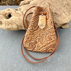 Medicine Bag Southwest Tooled Faux Leather Citrine Crystal Bag Amulet Spitit Bag Vegan Leather Tribal Pouch Festival Cosplay Necklace Pouch