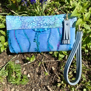 Bolsa grande de pulso mini bolsa de mão azul couro italiano lã feltrada pintada à mão fibra única arte presente para ela couro Pat Halpen