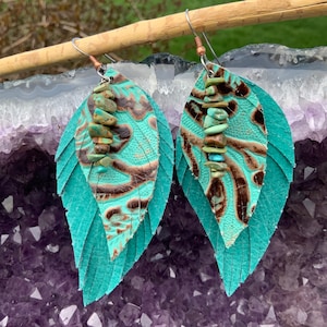 Turquoise steen en leren veer oorbellen lange bungeloorbellen zuidwesten stijl lederen sieraden inheemse natuurlijke tribale bewerkte leren oorbel