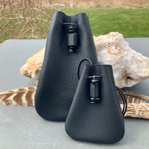 Black Tourmaline Medicine Bag Amulet Shaman Crystal Bag Black Leather Medicine Pouch Mojo Bag Altar Decor Ethnic Tribal Gift for Him Cosplay