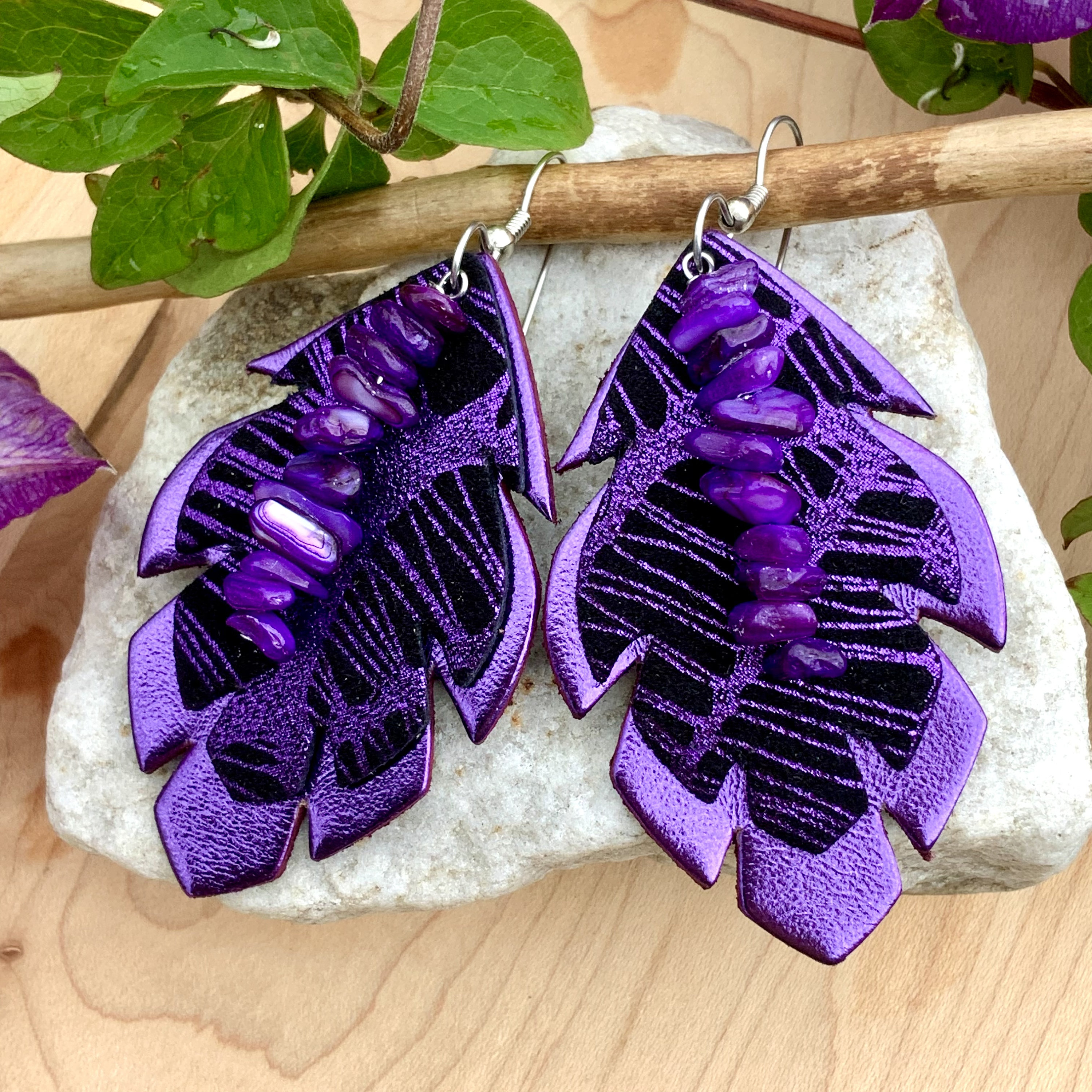Boucles D'oreilles En Corne De Zébu Violet – Fait Main à Madagascar, Neuf