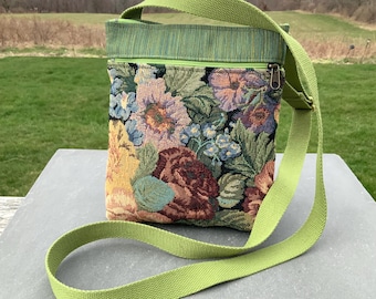 Boho Gobelin Stofftasche Floral Crossbody Travel Organizer Verstellbare Gurt Upcycled Fashion Lime Green