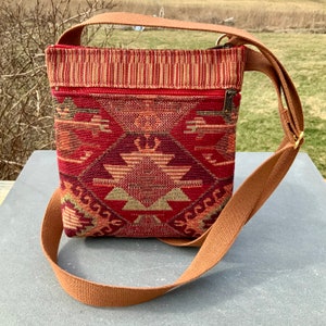 Kleine Stoff Umhängetasche Orientalischer Stil Kelim Tapisserie Reise Urlaub Einkaufstasche Minimalistische Alltagstasche Goldbraun Upcycled Fabric