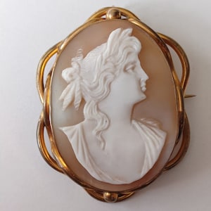 Stunning Antique Victorian Cameo Brooch
