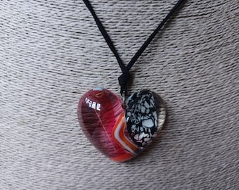 Pendentif coeur audacieux en résine SOBRAL