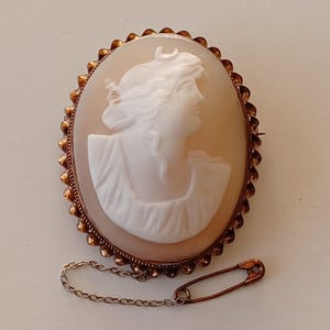Antique Pinchbeck Cameo Brooch