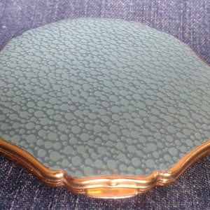 Wunderschöne Vintage Mid Century Puder- & Spiegel Dose mit Shagreen Bezug
