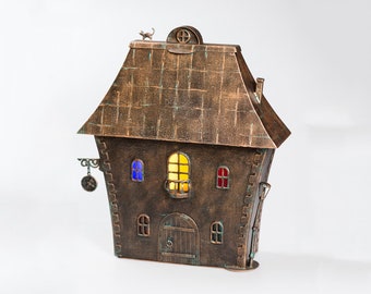 Stijlvolle vintage brievenbus voor aan de muur. Bewaar je post veilig met deze exclusieve handgemaakte stalen brievenbus, perfect voor buiten!