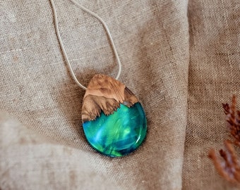 Northern lights necklace, Opal Wood Necklace, Iridescent Necklace, Nature Necklace, Iridescent, 50th birthday, Opalescent Necklace, Opal