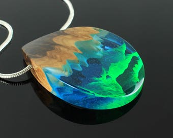 Aurora Borealis ketting, 5e verjaardag cadeau voor vrouw, noorderlicht ketting, houten jubileum ketting, houten hanger