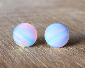 Boucles d'oreilles Stud opalite, Clous d'opale colloïdale, Boucles d'oreilles Stud opal, Boucles d'oreilles Rainbow opal, Boucles d'oreilles abordables, Clous d'oreilles recyclés