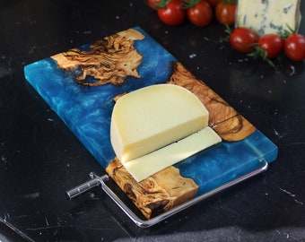 Draadsnijder voor kaas met bord, kleurrijke kaasdraadplank, handgemaakte houten kaassnijder, artistieke keukengerei kaassnijplank