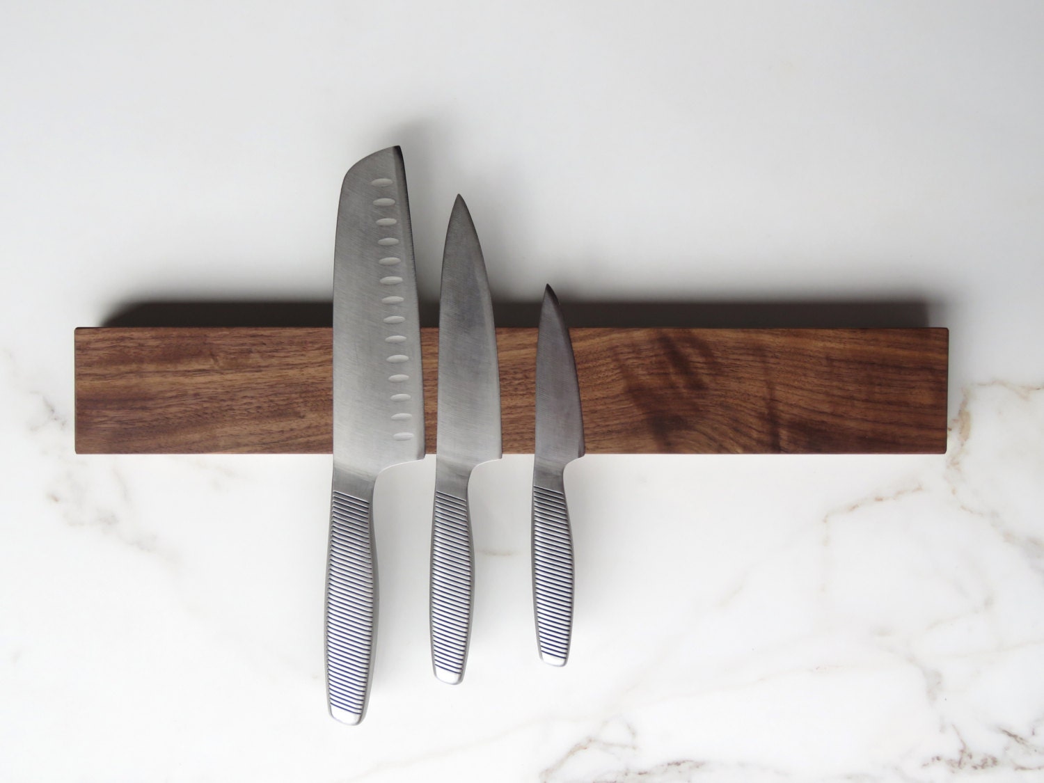 Herringbone Wood Magnetic Knife Holder – Walnut and Cherry – Rockford  Woodcrafts
