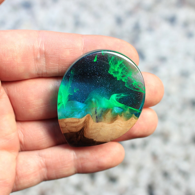 Aurora borealis Halskette, 5. Jahrestag Geschenk für Frau, Nordlichter Halskette, Holz-Jubiläums-Halskette, Holz-Anhänger Bild 5