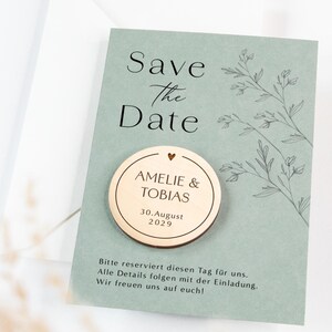 Save the Date Karte mit Holzmagnet & Umschlag, Einladung Hochzeit dunkelgrün, moderne Save-the-Date minimalistisch