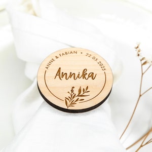 Houten magneet met naam als gastengeschenk